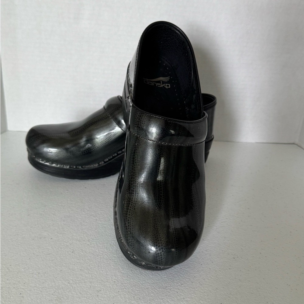 Dansko Patent Leather Professional Nurse Clog Shoes Eel Skin Charcoal  39 8.5/9